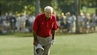 Four-time Masters champion Arnold Palmer pauses and bows to the gallery as he walks to the 18th green during his final competitive appearance in the Masters golf tournament at Augusta National Golf Club in Augusta, Georgia, U.S. on April 9, 2004. REUTERS/