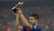 Luis Suarez (C) of Barcelona pose for a photo with his European Golden Boot during the La Liga soccer match between FC Barcelona and Granada CF at Camp Nou Stadium in Barcelona, Spain on October 29, 2016 ( Albert Llop - Anadolu Agency )

