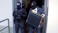 German special police leave a house in Berlin. / REUTERS.