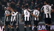Juventus' Brazilian midfielder Anderson Hernanes (2nd-L) celebrates with teammates after scoring a goal during the Italian Serie A football match between Juventus and Pescara at the Juventus Stadium in Turin on November 19, 2016. / AFP / MARCO BERTORELLO