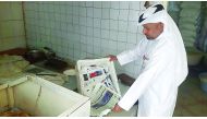 The Health Monitoring Section at Doha Municipality yesterday found a bakery in Umm Ghuwailina area wrapping bread in newspapers, which vilolates law Number 8 of the year 1990, regulating human food control.
