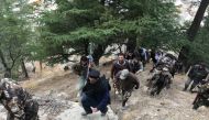 Afghan security forces and elders walk towards a check post in Parun, capital of Nuristan province, Afghanistan November 20, 2016. Picture taken November 20, 2016. REUTERS/Hamid Shalizi
