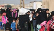 Iraqi civilians flee Mosul's eastern Al-Intisar neighbourhood on December 31, 2016, during a military operation against Islamic State (IS) group jihadists. / AFP / AHMAD AL-RUBAYE

