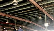 The wholesale vegetable market witnessed a fall in the number of customers.