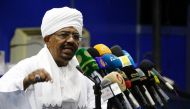 FILE PHOTO: Sudanese President Omar al-Bashir addresses top officials during a meeting on August 21, 2015 in Khartoum (AFP / Ashraf Shazly) 
