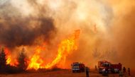 Picture released on March 12, 2017 by Aton Chile shows firefighters working to put out a forest fire in Valparaiso.  AFP / Raul ZAMORA 