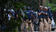 SWAT (Special Weapons And Tactics) team prepare to storm a hideout of suspected islamist extremists at Chittagong on March 15, 2017. AFP / STRINGER