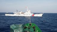 A Chinese Coast Guard ship is seen near a Vietnam Marine Guard ship in the South China Sea about 210 km off shore of Vietnam May 14, 2014 (REUTERS / Nguyen Minh) 