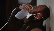 A civil defence member breathes through an oxygen mask, after what rescue workers described as a suspected gas attack in the town of Khan Sheikhoun in rebel-held Idlib, Syria April 4, 2017. REUTERS/Ammar Abdullah TPX IMAGES OF THE DAY.