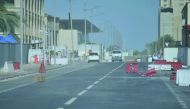 Toppled barricades and scattered debris on the streets due to strong winds that hit the country yesterday. The dusty winds reached 40 knots and reduced visibility to less than 2 km in some places. The strong winds are expected to continue today. Temperatu