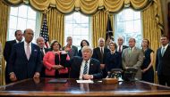  US President Donald Trump speaks before signing a memorandum regarding the aluminum industry in the Oval Office the White House April 27, 2017 in Washington, DC. / AFP / Brendan Smialowski