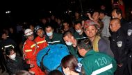 Rescuers carry a casualty on a stretcher at Dong Yu coal mine where flooding occurred at a pit, in Taiyuan, Shanxi province, China May 23, 2017. Picture taken May 23, 2017. REUTERS.