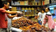 Saudis buy dates at a shop in Jeddah ahead of the Muslim holy fasting month of Ramadan on May 24, 2017. AFP / Amer Hilabi