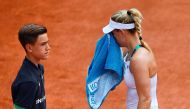 Germany's Angelique Kerber wipes her face during her qualification round match against Russia's Ekaterina Makarova at the Roland Garros 2017 French Tennis Open on May 28, 2017 in Paris. / AFP / Lionel BONAVENTURE