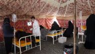 Yemenis suspected of being infected with cholera receive treatment at a makeshift hospital in Sanaa on May 25, 2017. AFP / Mohammed Huwais