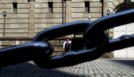 A security officer is seen through a chain link as he stands guard outside the Bank of Japan headquarters in Tokyo, March 31, 2016( REUTERS / Yuya Shino) 