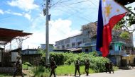 Government soldiers conduct a foot patrol after a security inspection, as they continue their assault against insurgents from the Maute group, who have taken over large parts of Marawi City, Philippines June 17, 2017. REUTERS/Romeo Ranoco