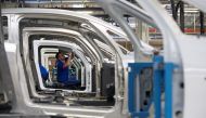 An employee works on the automobile assembly line of Bluecar electric city cars at Renault car maker factory in Dieppe, western France, September 1, 2015 (REUTERS / Philippe Wojazer) 