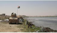 Iraqi army soldiers patrol near Tigris River at Qayyarah Town, recently freed from Daesh terrorists in Mosul, Iraq on September 4, 2016. / AA.