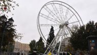 Workers dismantle Athens Ferris wheel at the central Syntagma Square on December 29, 2016 (AFP / LOUISA GOULIAMAKI) 