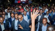Rwandan President Paul Kagame (C) celebrates his reelection with supporters in Kigali on August 5, 2017 at the Rwandan Patriotic Front headquarters. (AFP / CYRIL NDEGEYA)
