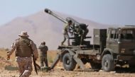 Syrian pro-government forces hold a position in the western Qalamoun, on August 23, 2017, during an offensive against Islaimc State (IS) group fighters. / AFP / Youssef KARWASHAN
