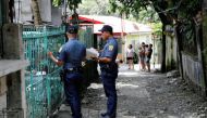 Policemen knock door to door and interview residents during a drug testing operation in Payatas, Quezon City, Metro Manila, Philippines August 23, 2017. REUTERS/Dondi Tawatao Reuters.