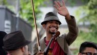FILE PHOTO - Venezuelan violinist Wuilly Arteaga (C) waves during a gathering against Venezuela's President Nicolas Maduro's government in Caracas, Venezuela June 4, 2017. Reuters/Marco Bello/File Photo
