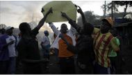 Kenyan opposition supporters stage a demonstration after the re-elections results on October 30, 2017 at Kibera division of Nairobi. / AA.
