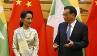 Myanmar State Counsellor Aung San Suu Kyi (L) and Chinese Premier Li Keqiang (R) talk during a signing of agreements ceremony at the Great Hall of the People in Beijing, China, 18 August 2016. REUTERS/Rolex Dela Pena/Pool.