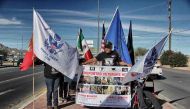 Mexicans who served in the United States Army take part in a protest while commemorating in US the Veterans Day, in Ciudad Juarez, Chihuahua state, Mexico, in the border with El Paso, Texas, on November 11, 2017. / AFP / HERIKA MARTINEZ