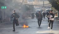 Kurdish protesters run away from tear gaz during a rally against the Kurdistan Regional Government (KRG) in Sulaimaniyah, Iraq December 18, 2017. REUTERS/Stringer. 