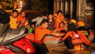 Rescue workers evacuate flood-affected residents in Davao on the southern Philippine island of Mindanao early on December 23, 2017, after Tropical Storm Tembin dumped torrential rains across the island. / AFP / MANMAN DEJETO