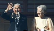 Accompanied by Empress Michiko (R), Japanese Emperor Akihito waves to well-wishers who have gathered to celebrate his 84th birthday, from the balcony at the Imperial Palace in Tokyo on December 23, 2017. / AFP / Toru YAMANAKA