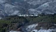 A house remains standing in front of an ash-filled hillside from recent fires in Montecito, California on December 20, 2017, amid concerns the return of winds may spark the Thomas Fire again which authorities said was 60 percent contained. AFP / FREDERIC 