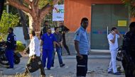 Police officers and forensics team members work at the site of a bomb attack on a police station of the San Jose district, in Barranquilla, Colombia January 27, 2018. REUTERS/Jairo Cassiani NO RESALES. 