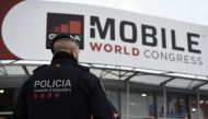 A Catalan regional police officer stands outside the venue of the Mobile World Congress (MWC) on February 26, 2018 in Barcelona. The Mobile World Congress, the world's biggest mobile fair, is held in Barcelona from February 26 to March 1. / AFP / Josep LA