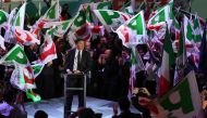 Former prime minister and head of the centre-left Democratic Party (PD) Matteo Renzi waves to supporters during the last election campaign meeting in Florence on March 2, 2018. AFP / Claudio GIOVANNINI
