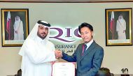 Salem Al Mannai (left), Deputy Group President & CEO, QIC MENA; handing over Certificate of Appreciation to a trainee from Sompo.