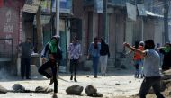 Indian security personnel and protesters clash following a gunbattle between security forces and suspected rebels in Srinagar on May 5, 2018. AFP / HABIB NAQASH