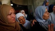 Relatives mourn during the funeral of a Palestinian, who was killed during a protest at the Israel-Gaza border, in the central Gaza Strip May 16, 2018. Reuters/Mohammed Salem