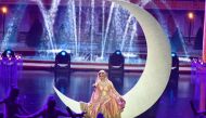 Bollywood actress Rekha (C) performs during the IIFA Awards of the 19th International Indian Film Academy (IIFA) festival at the Siam Niramit Theatre in Bangkok on June 24, 2018. / AFP / INDRANIL MUKHERJEE 