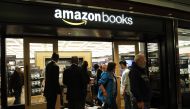People enter the newly opened Amazon Books on May 25, 2017 in New York City (Spencer Platt / Getty Images / AFP) 