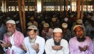 Rohingya refugees offer Eid al-Adha prayers at the Jamtoli refugee camp in Ukhia district near Cox's Bazar on August 22, 2018. / AFP / Dibyangshu SARKAR 