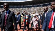Zimbabwe President Emmerson Mnangagwa (C) arrives to take his oath of office in Harare on August 26, 2018. (AFP / Jekesai NJIKIZANA)