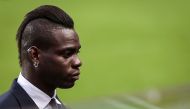 Italy's forward Mario Balotelli walks around the Luz stadium with teammates on September 9, 2018 on the eve of the UEFA Nations League A group 3 football match between Portugal and Italy. / AFP / PATRICIA DE MELO MOREIRA