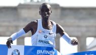Kenya's Eliud Kipchoge crosses the finish line to win the Berlin Marathon setting a new world record on September 16, 2018 in Berlin. / AFP / John MACDOUGALL
