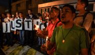 Opponents of Venezuelan president Nicolas Maduro demonstrate in front of the building of the intelligence service, SEBIN, where the opposition councilor Fernando Alban committed suicide, in Caracas on October 8, 2018. AFP / Juan BARRETO