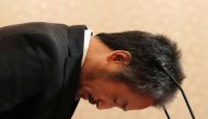 Jumpei Yasuda, the Japanese journalist held in Syria for more than three years, bows during a news conference for the first time since his release last month, at the Japan National Press Club in Tokyo, Japan November 2, 2018. (REUTERS/Issei Kato)