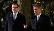 Czech Prime Minister Andrej Babis (R) gestures next to his Polish counterpart Mateusz Morawiecki during a welcome ceremony before of a joint meeting between the Czech and Polish governments on November 15, 2018 in Prague. / AFP / Michal Cizek 